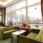 Отель Lesana