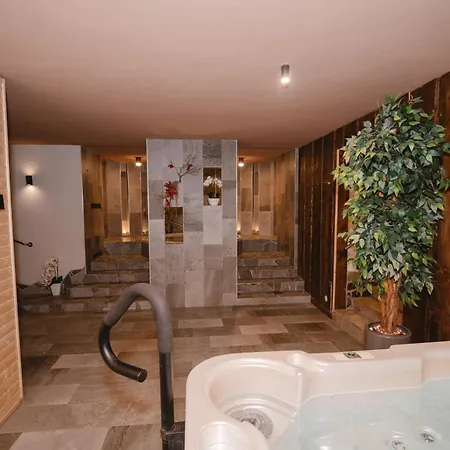 Lesana Hotel