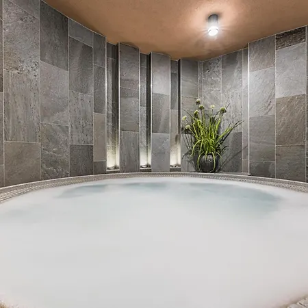 Lesana Hotel