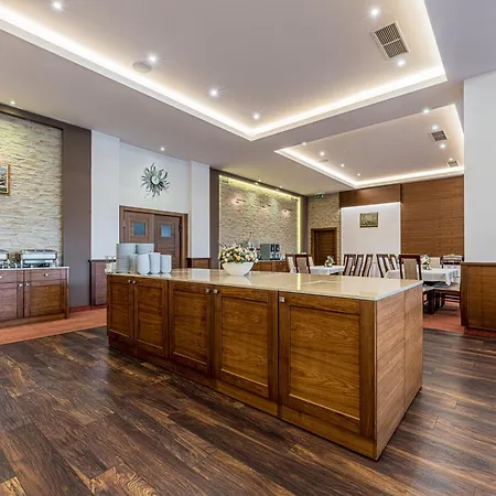 Hotel Lesana 4*