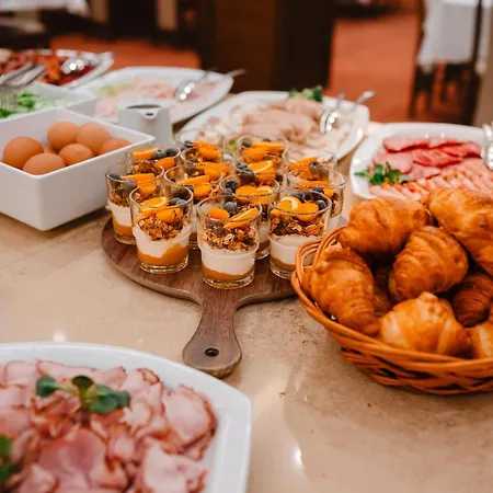 Lesana Hotel